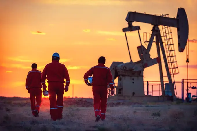 Fuel and LPG earnings-at-risk and value-at-risk modelling for Australian oil and gas portfolio Fuel, petrol and LPG VaR and EaR risk analysis with Lacima Analytics for Australian refinery portfolio
